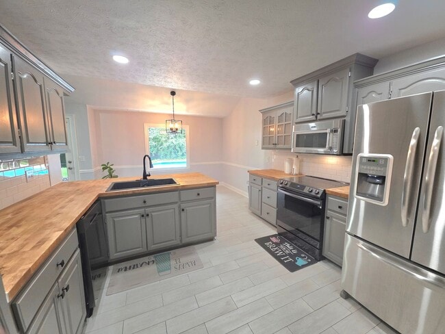 Building Photo - Beautiful Single Family Home