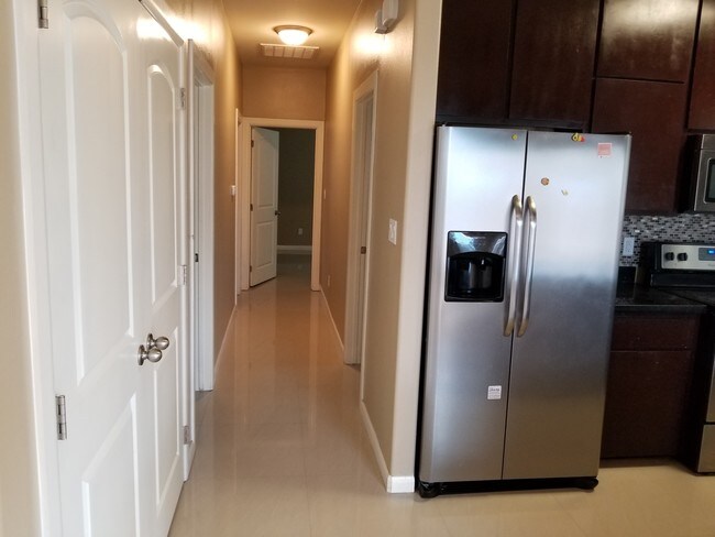 Foto del edificio - 1428 Leann Rimes Rd