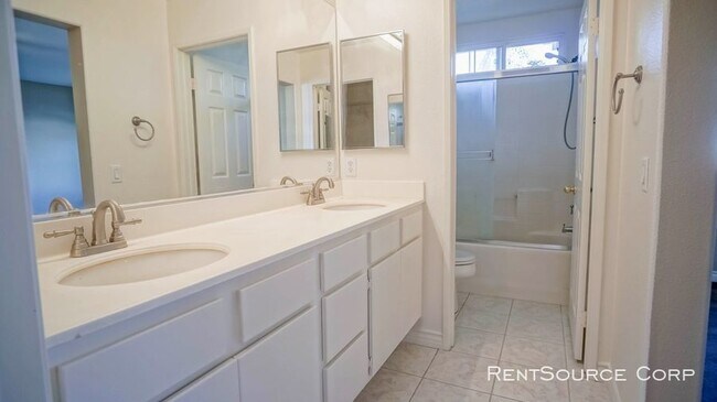 Building Photo - 25755 Perlman Pl