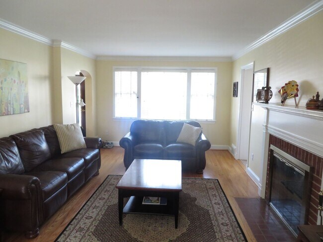 Foto del edificio - This home has so much to offer! MUST SEE!