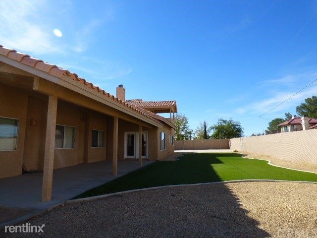 Building Photo - 4 br, 3 bath House - 19920 Yucca Loma Rd