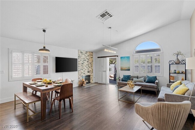 Foto del edificio - 3185 Castle Canyon Ave