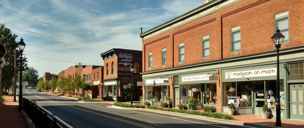 Primary Photo - 107 S Main St