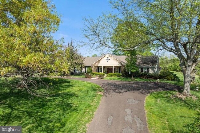 Building Photo - 560 Indian Creek Rd