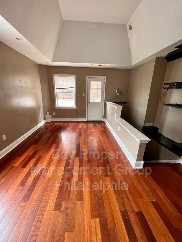 Foto del edificio - 1848 S 15th St