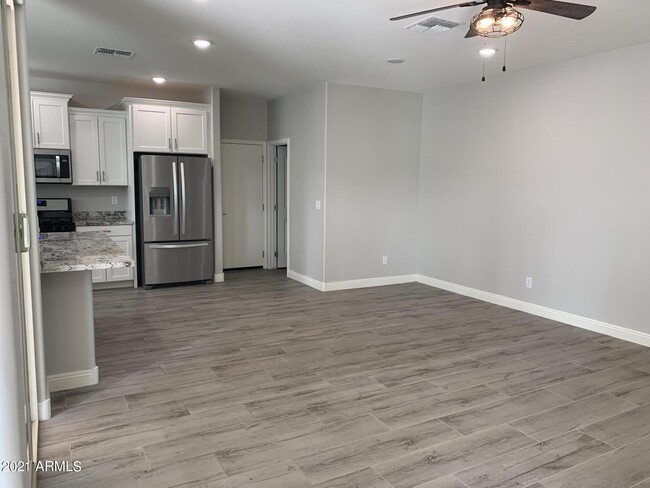 Building Photo - 9817 E Specter Dr