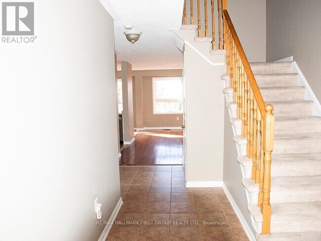 Building Photo - 1054 Southport Dr