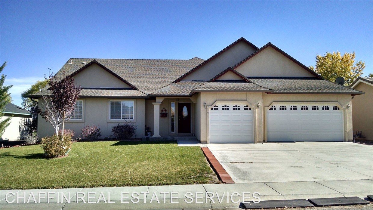 Foto principal - 716 Divot Dr