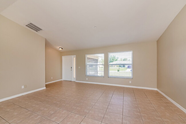 Building Photo - 3343 Senlac Ln