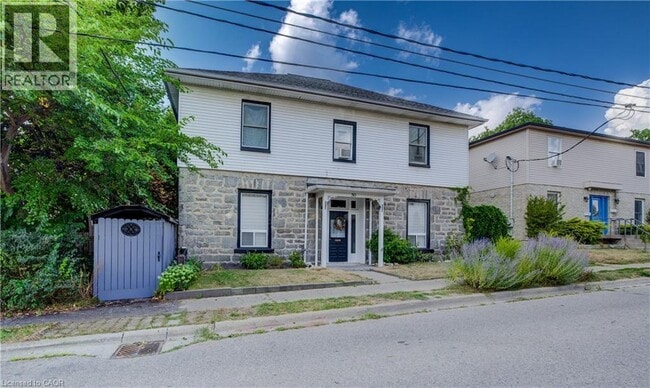 Building Photo - 50 Wellington St