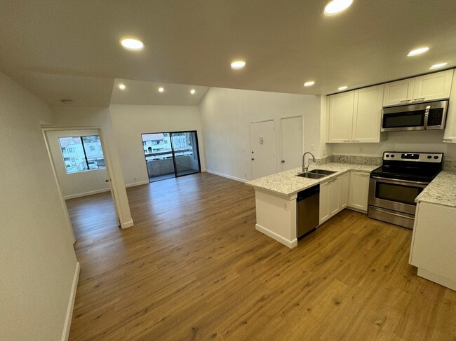 Building Photo - 25015 Peachland Ave