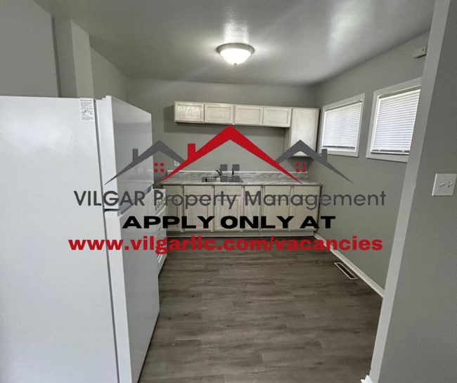 Building Photo - Step into this freshly updated 3 bed, 1 ba...