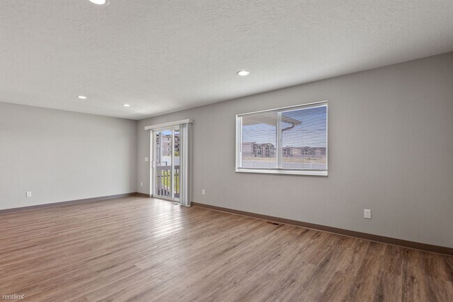 Foto del edificio - 3 br, 2 bath Duplex - 1211 North Coach Drive