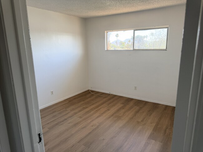 Dormitorio 1 - 1486 E Desert Inn Rd