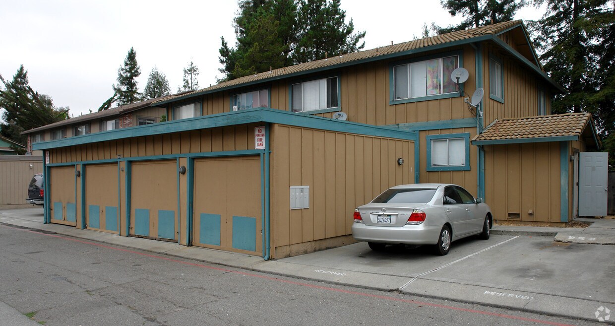 Building Photo - 924 Civic Center Dr