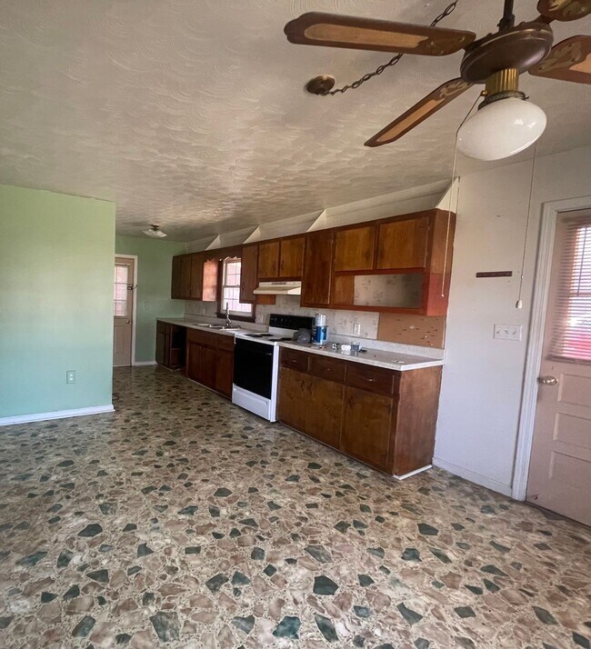 Foto del edificio - Brick 3 bed 1 bath home