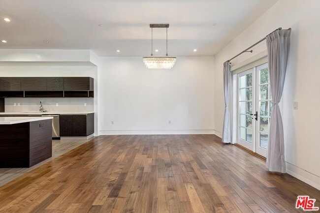 Building Photo - 225 S Hamilton Dr