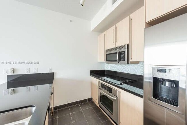 Foto del edificio - 79 SW 12th St
