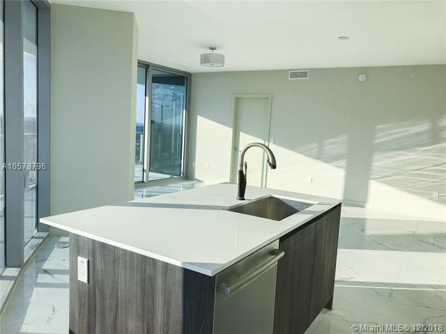 Building Photo - 200 Biscayne Blvd Way