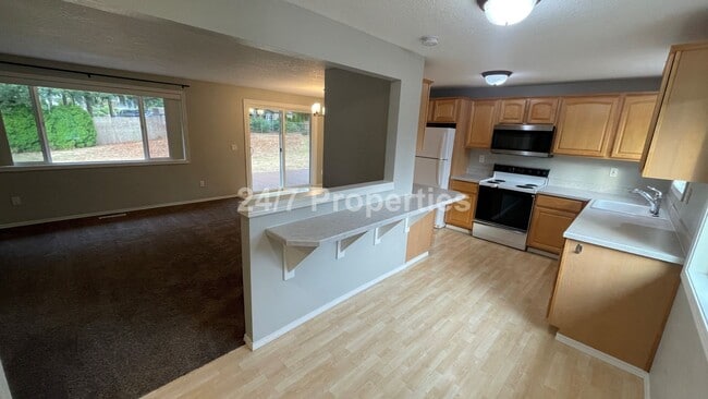 Building Photo - 3 BD | 2 BA Single-Level Home on Sprawling...