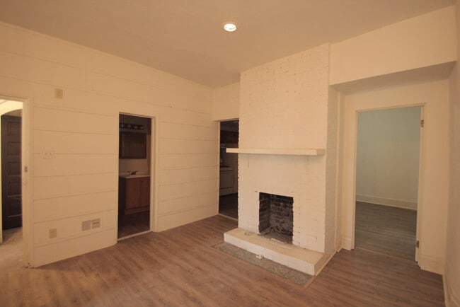 Building Photo - 419 Peebles St