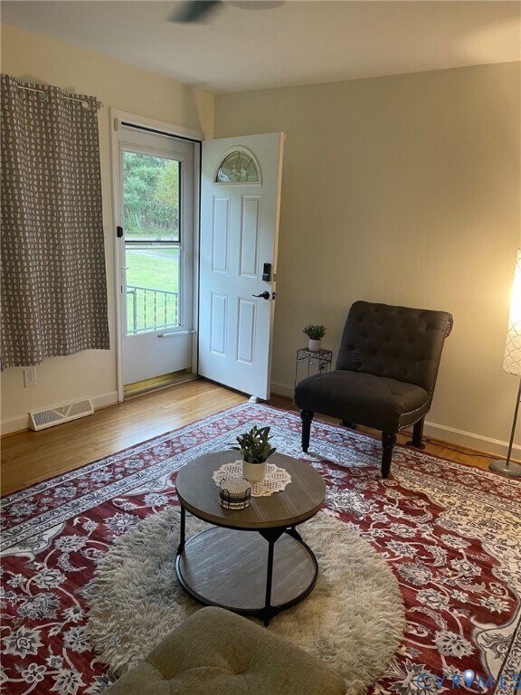 Foto del edificio - 9005 Pine Hill Rd