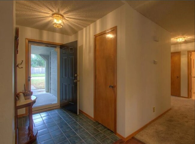 Foto del edificio - 3 Bed | 2 Bath in South Tulsa!
