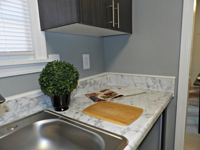 Foto del edificio - 2 br, 1 bath Apartment - 5503 Riverdale Road