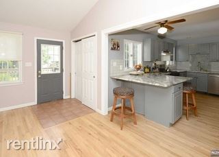 Building Photo - 3 br, 2 bath House - 96 College Rd