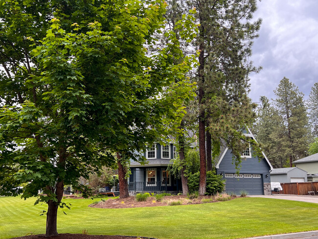 Building Photo - 4601 E Pineglen Ln