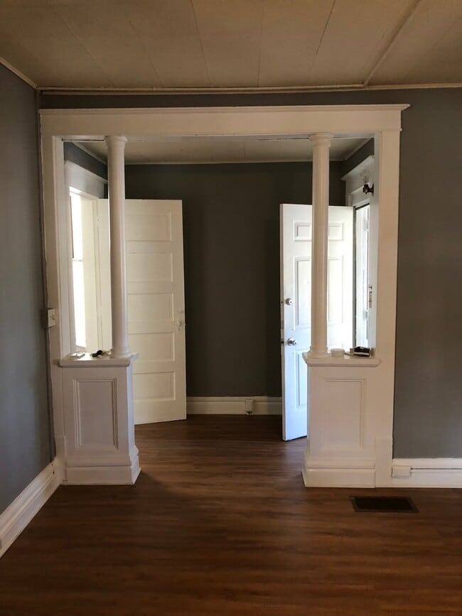 Building Photo - Downtown Apartment