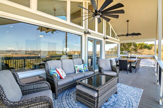 Building Photo - 1526 Lakeside Dr W