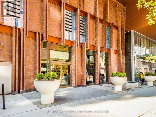 Building Photo - 28 Widmer St