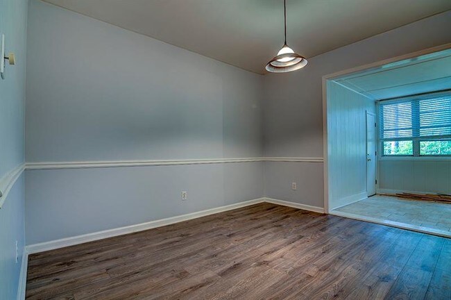 Foto del edificio - 168 Amherst Pl NW