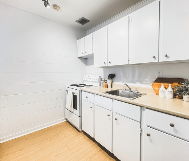 Building Photo - Cornwall Manor