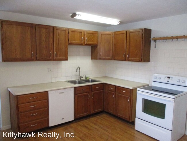 Building Photo - 3 br, 1.5 bath House - 728 Loop Street