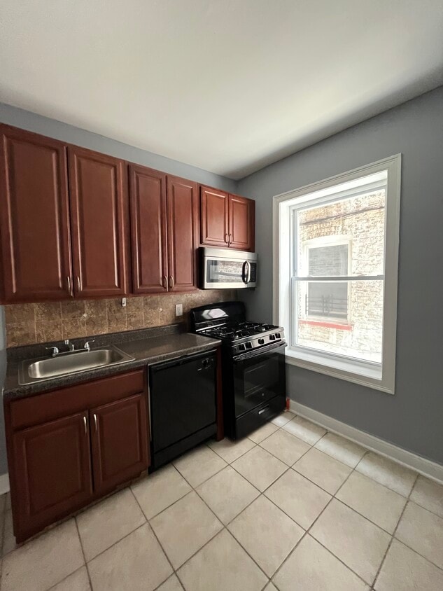 Primary Photo - 729 Avenue A