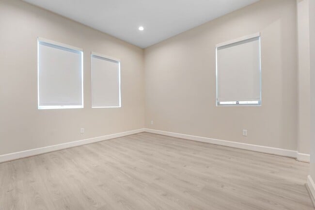 Building Photo - Stunning New Build Home with Breathtaking ...