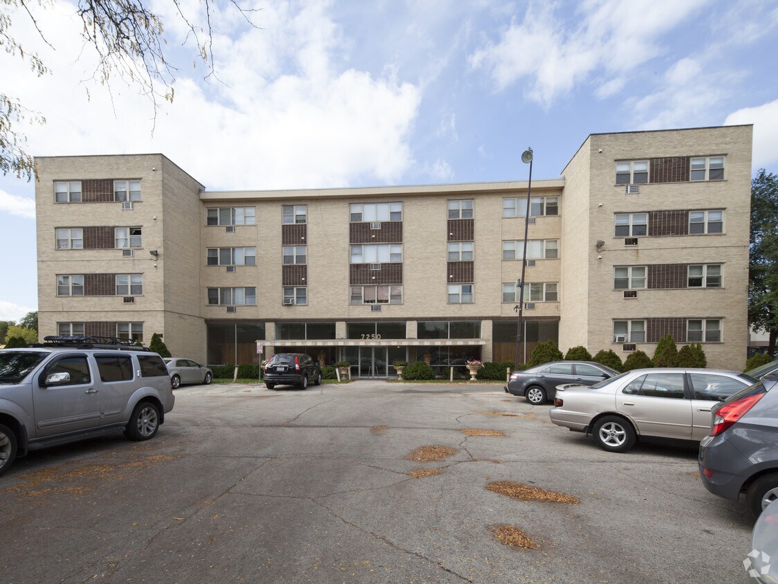 7250 N Western Ave, Chicago, IL 60645 7250 N Western Ave Chicago, IL
