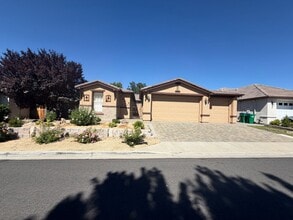 Building Photo - 485 Cicada Ct