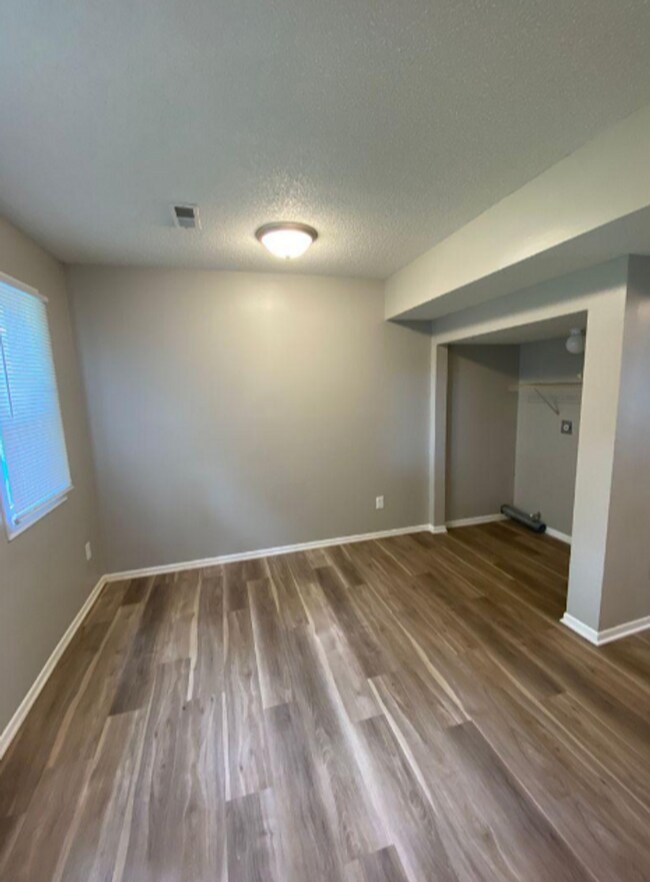 Building Photo - 1601 E Pleasant View Drive