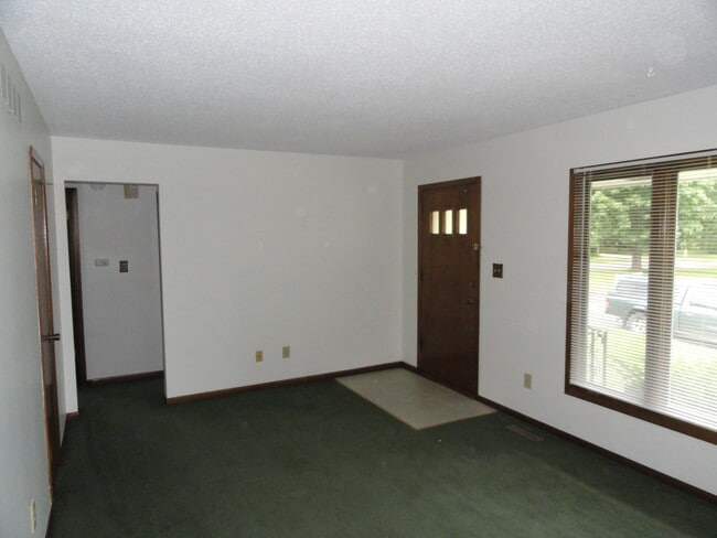 Living room - 1340 Pleasant View Dr