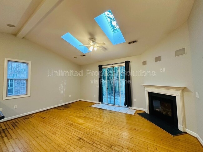 Building Photo - 5244 Christian Dr