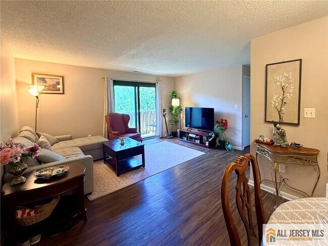 Foto del edificio - 5215 Ravens Crest Dr