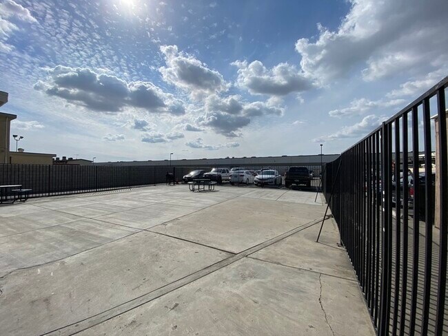 Building Photo - Las Palmas Apartment -1 Bed & 1 Bath