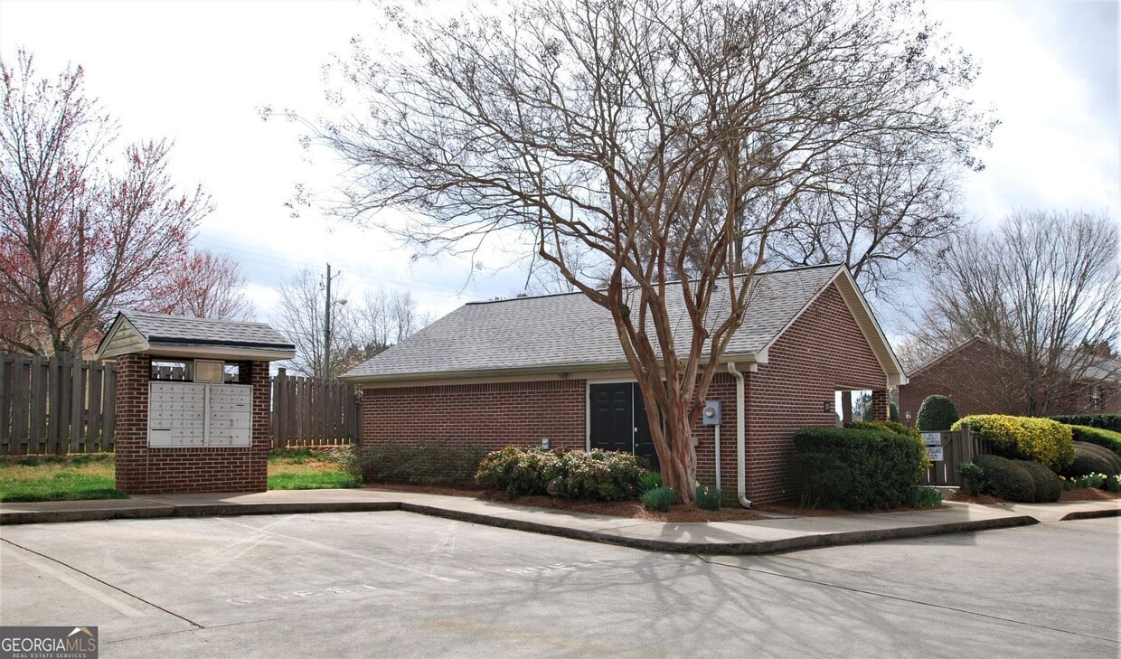 Building Photo - 2874 Florence Dr