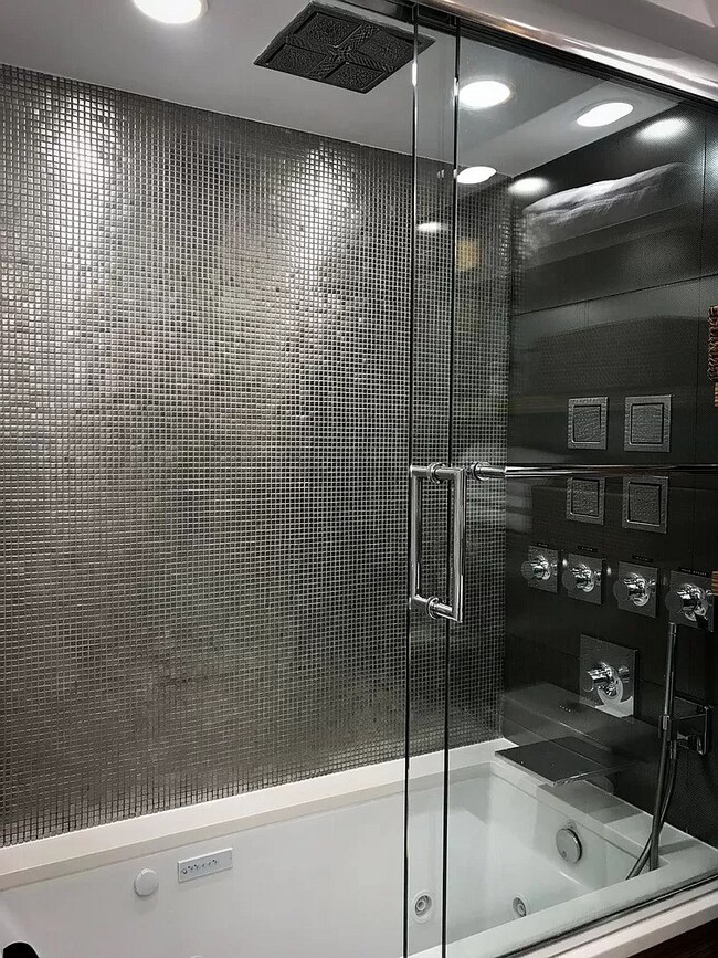Foto del edificio - 3033 N Sheridan Rd