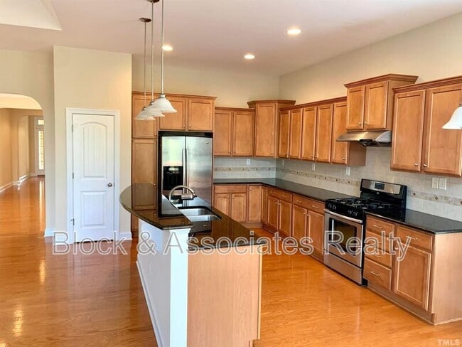 Foto del edificio - 706 Weavers Ridge Dr