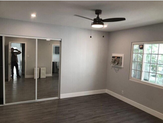 Foto del edificio - 10607 Ashton Ave