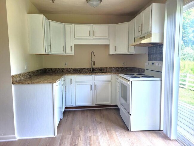 Foto del edificio - 292 Alleghany Spring Rd